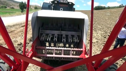 Artova'da taş toplama makinesi hizmete girdi  - TOKAT