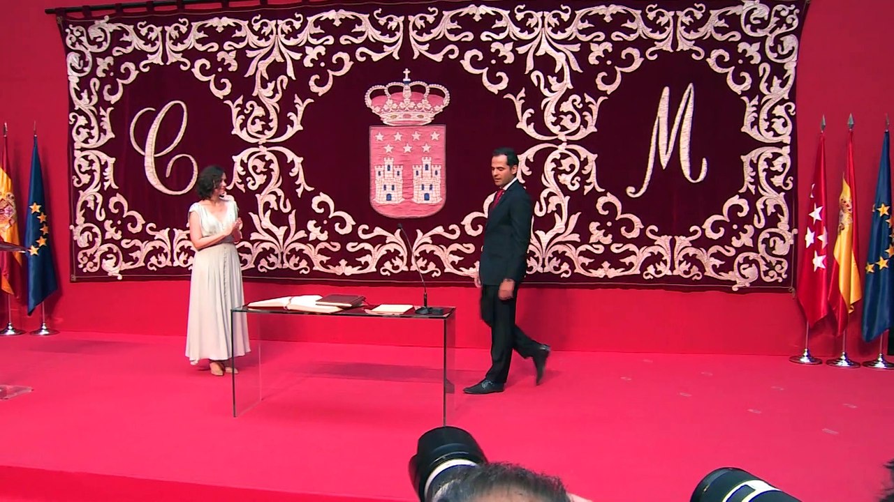 Ayuso preside la toma de posesión de los nuevos consejeros regionales