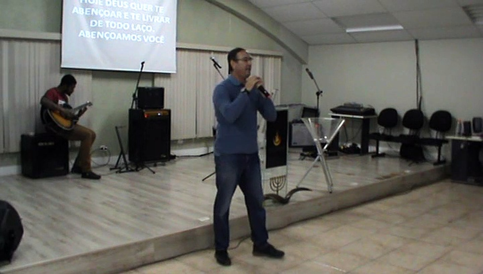 Pr.Douglas Macknight -