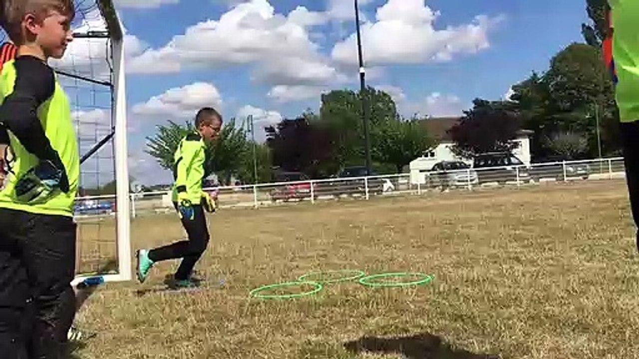 Premier entraînement spécifique "gardien" de la saison à Cuvry : les risques du métier de réalisateur