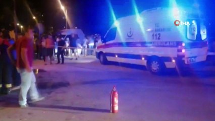 İki otomobil çarpıştı ortalık savaş alanına döndü