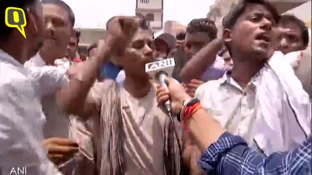 People protest outside a hospital during Bihar CM Nitish Kumar's visit