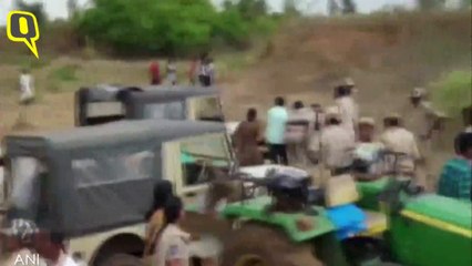 下载视频: Mob Led by TRS MLA’s Brother Thrashes Telangana Woman Forest Officer