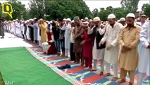 Amid Curfew, Kashmiris Offer Namaz on Eid Al Adha in Srinagar