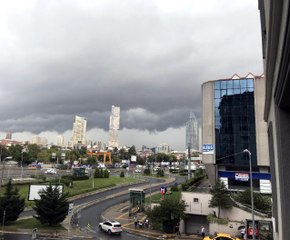 İstanbul'u kara bulutlar sardı