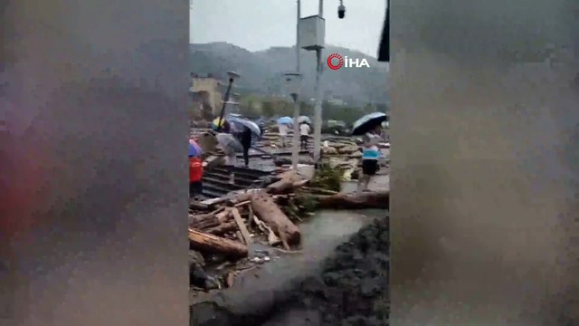 - Çin'de Şiddetli Yağış Sonrası Heyelan: 7 Ölü, 24 Kişi Kayıp- Heyelanlar Nedeniyle 17 Köye Ulaşım Sağlanamıyor