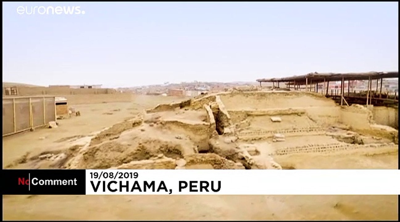 Fast 4.000 Jahre alt: Archäologen graben Wandrelief in Peru aus