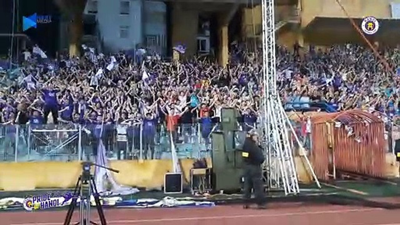 Văn Quyết băng đầu, tri ân từng phóng viên và NHM sau chiến thắng lịch sử của Hà Nội tại AFC Cup