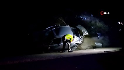 Taklalar atan otomobil hurdaya döndü