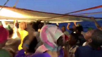 El 'Open Arms' llega al puerto de Lampedusa tras 19 días