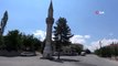 Aksaray'da yol ortasında kalan camisiz minare şaşırtıyor