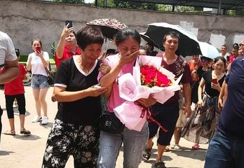 لحظة عودة طفلة لعائلتها بعد 30 عام