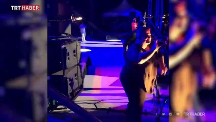 Rap şarkısını işaret diline aynı hızda tercüme etti