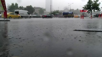 İSTANBUL ANADOLU YAKASINDA YAĞMUR BAŞLADI
