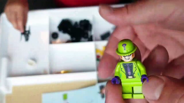 LEGO DC Batman 76137 Batman vs. The Riddler Robbery toy playset speed build