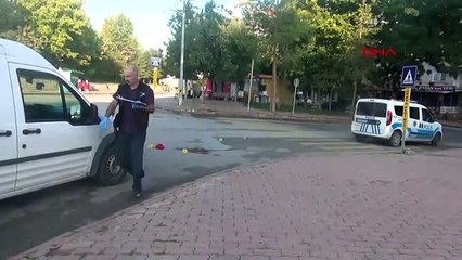 Yol vermediği yayayı kalbinden bıçaklayarak öldürdü