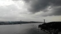 İstanbul'u kaplayan kara bulutlar havadan görüntülendi