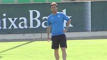 Álex Moreno entrena con el Betis nada más fichar
