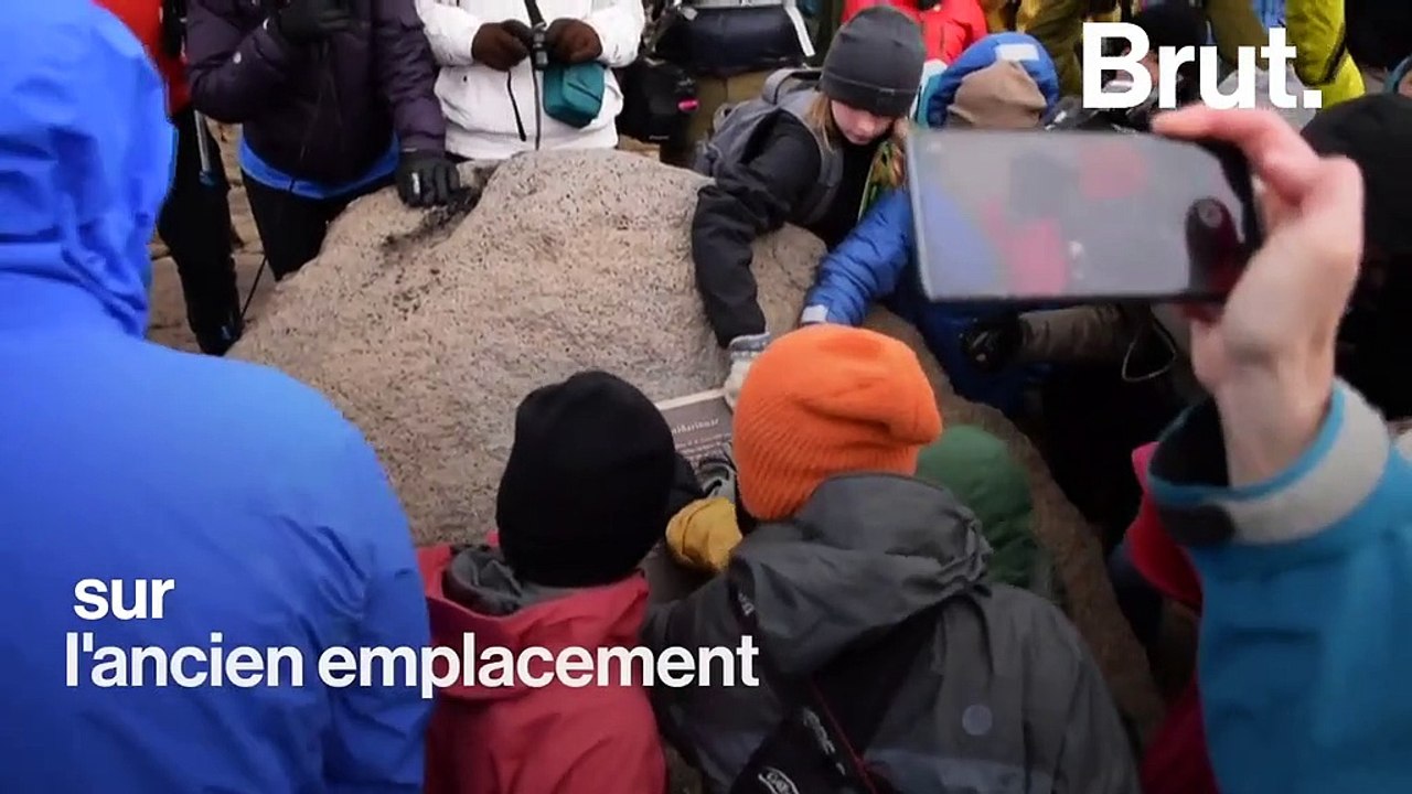 Réchauffement climatique : l'Islande rend hommage à son premier glacier disparu