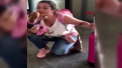 AYDIN SEVİMLİ KÖPEK 'BARBİE'DEN HAVALİMANINDA GÜLÜMSETEN KARŞILAMA