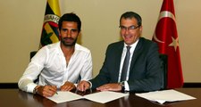 Ücretinde yüzde 40 indirim yapan Alper Potuk, Fenerbahçe ile yeni sözleşme imzaladı