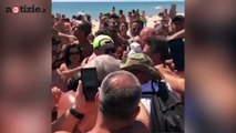 Vasco Rossi in spiaggia a Castellaneta Marina: “Sono dovuto scappare” | Notizie.it