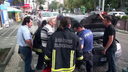 Araçta sıkışan köpeği izinli itfaiyeci kurtardı