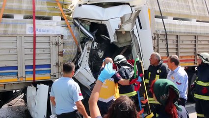 6 aracın karıştığı kazada 2 kişi yaralandı - ESKİŞEHİR