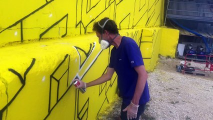 Villars-Fontaine : l'artiste Delta en plein travail au festival Street on the rock (2 sur 2)