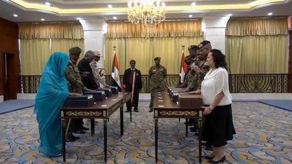 مرحلة جديدة بالسودان.. أعضاء مجلس السيادة يؤدون اليمين الدستورية