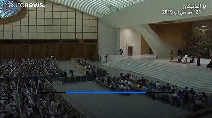 شاهد: طفلة ترقص وتصفق خلال عظة البابا فرنسيس