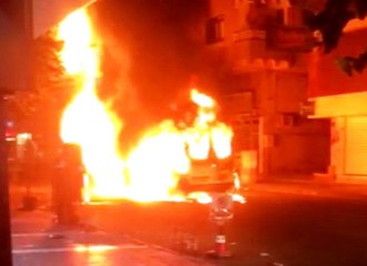 Diyarbakır'da terör yandaşları yolcu minibüsünü ateşe verdi