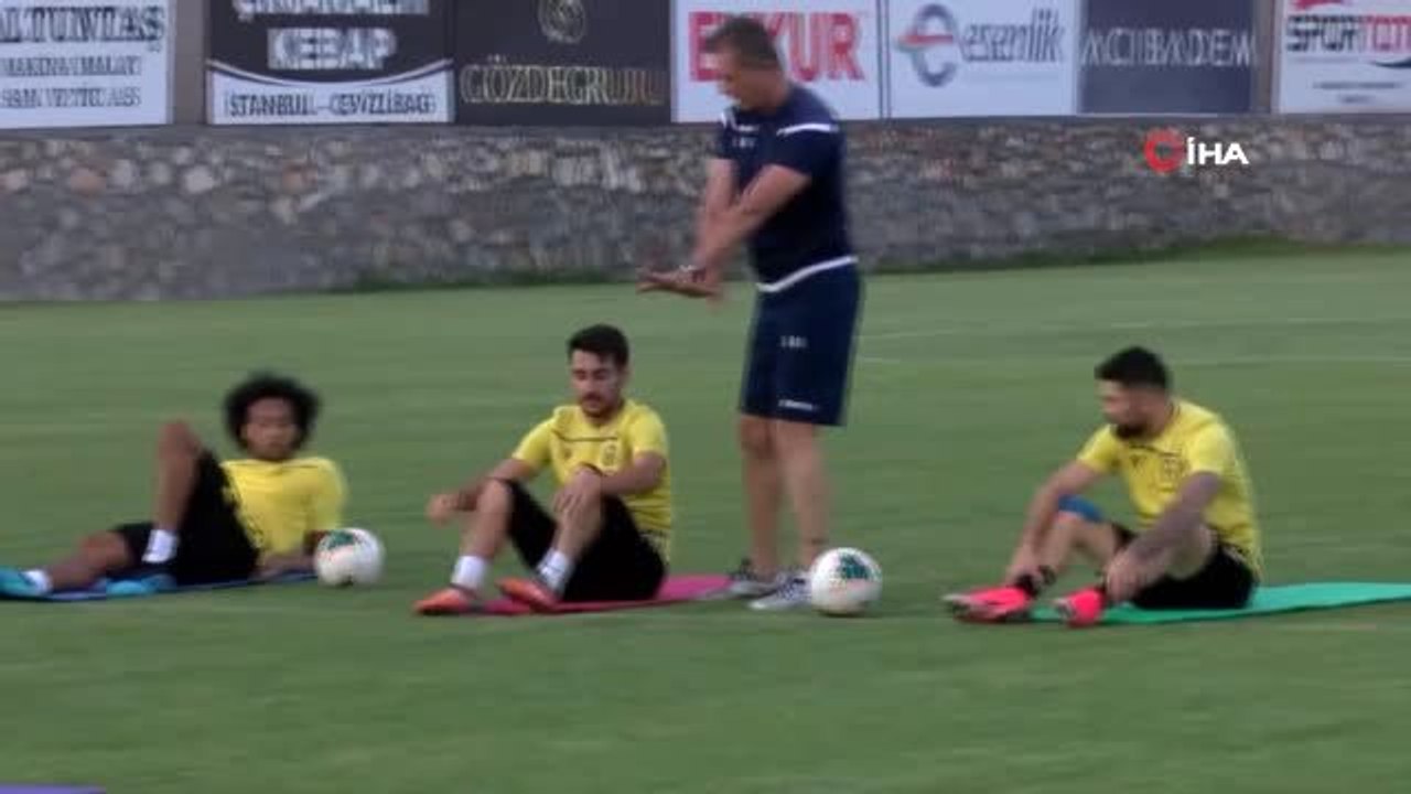 Sergen Yalçın: "Hedefimiz ligi ilk 8 içinde bitirmek"