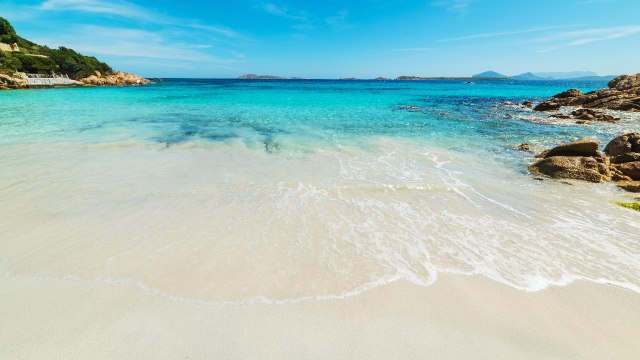 Tourist Couple Faces 6 Years in Prison for Stealing Sand From Italian Beach