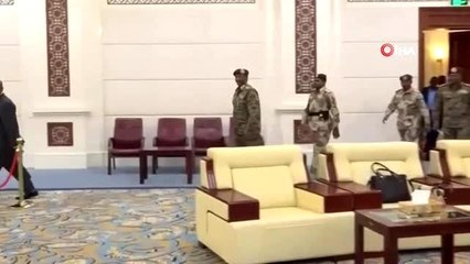 - Sudan'da Abdullah Hamadok geçiş dönemi başbakanı olarak yemin etti