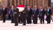 KKTC Başbakanı Ersin Tatar, Anıtkabir'i ziyaret etti
