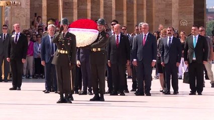 KKTC Başbakanı Ersin Tatar, Anıtkabir'i ziyaret etti