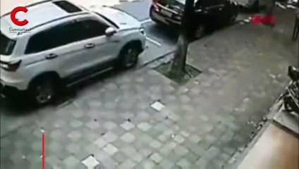 Boşanma duruşması öncesi karısına motorla çarpıp, palayla saldırdı