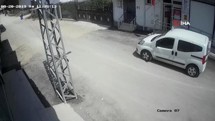 İğne yaptırma bahanesiyle geldiği sağlık merkezinde sedyedeki cep telefonunu çaldı