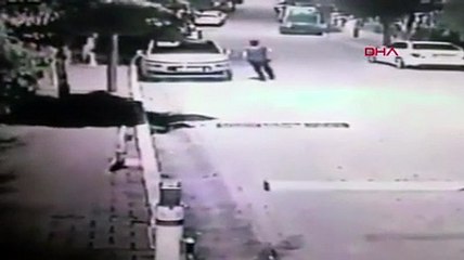 Üsküdar'da hırsız-polis kovalamacası kamerada