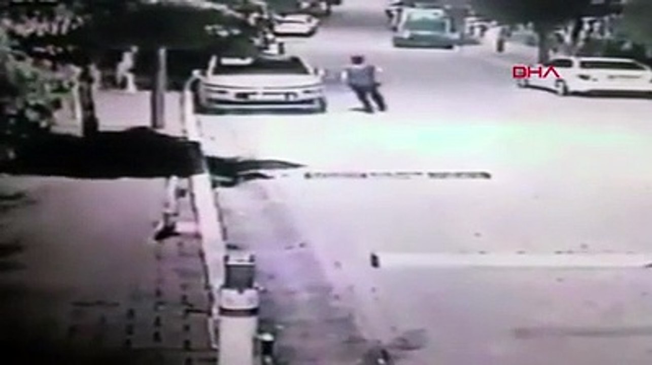 Üsküdar'da hırsız-polis kovalamacası kamerada