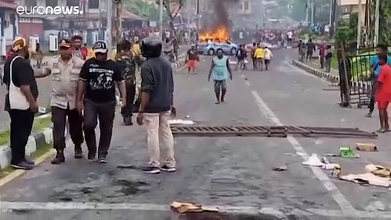 Unruhen in Papua: Indonesien sperrt Internet und schickt Soldaten