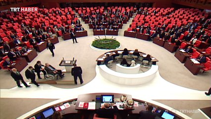 Deniz Baykal, makam odasında çalışmalara başladı