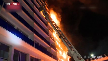 Fransa'da 10 katlı bina alevlere teslim oldu