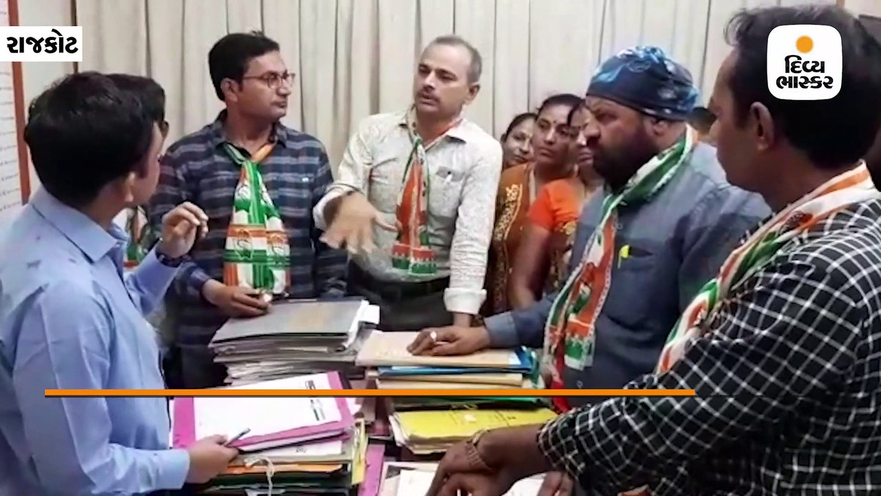ક્લાસ-3 અધિકારીનાં લાંચ માંગવાના કેસમાં કોંગ્રેસે ઉદ્યોગ કેન્દ્રમાં રામધૂન બોલાવી વિરોધ કર્યો
