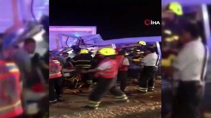 - Suudi Arabistan'da Hostesleri Taşıyan Minibüs Kaza Yaptı: 1 Ölü, 11 Yaralı