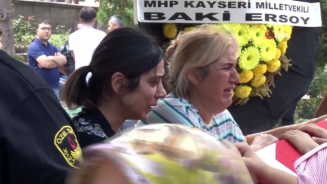 Geçirdiği kalp krizi sonucu hayatını kaybeden polis memuru son yolculuğuna uğurlandı