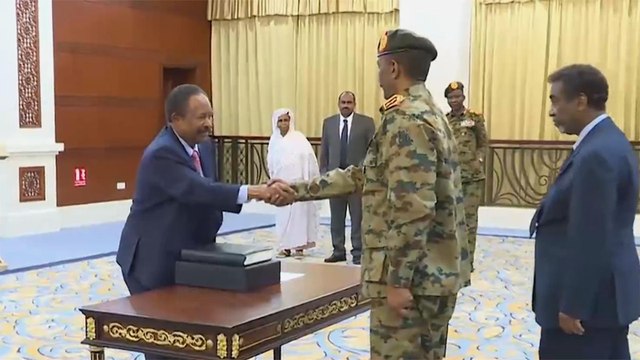 بعد تعيين حمدوك.. السودانيون مستبشرون بغد أفضل