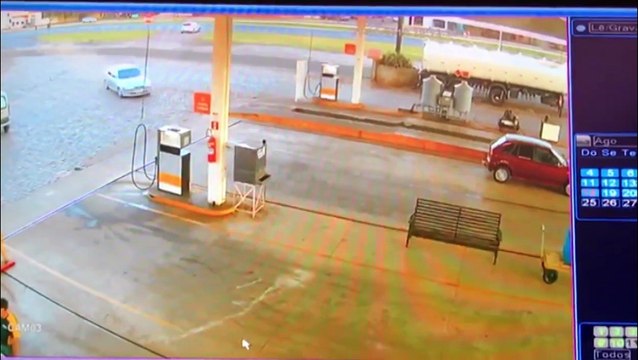 Em alta velocidade! Vídeo mostra motorista entrando em posto para fugir da PRF na BR-277
