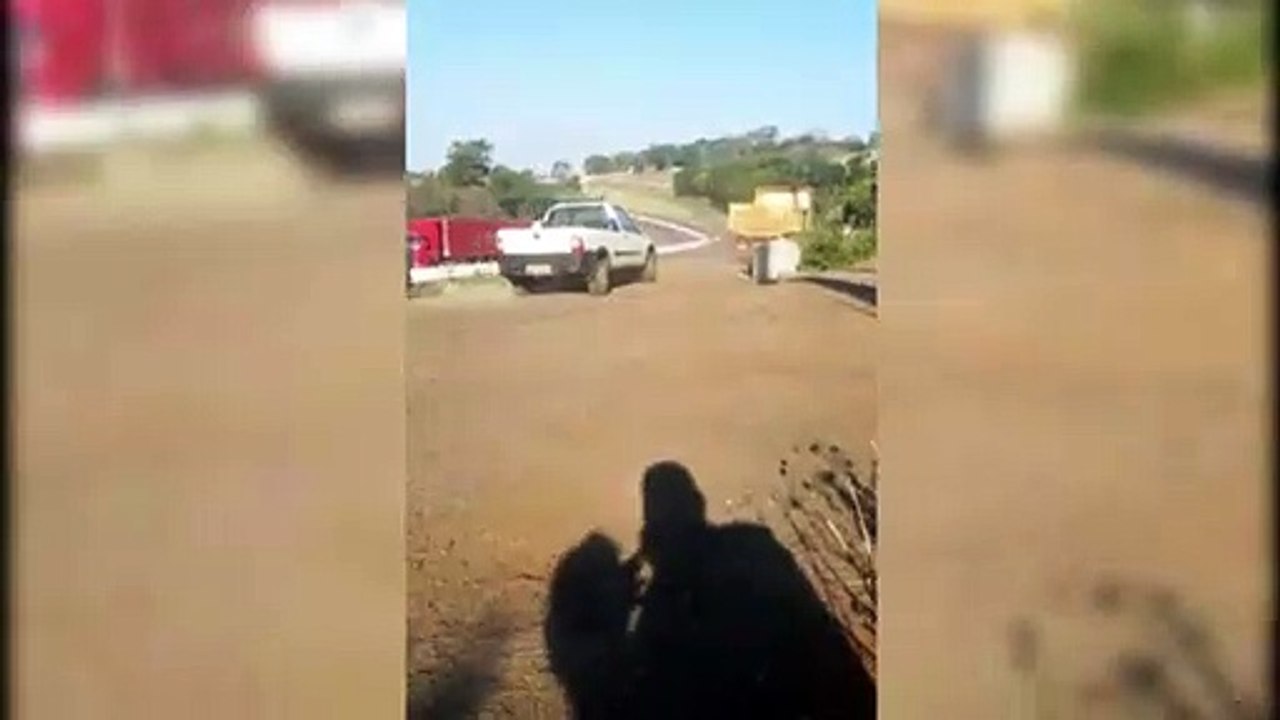 Moradora reclama de poeira e sujeira após abertura de via às margens da PRc-467